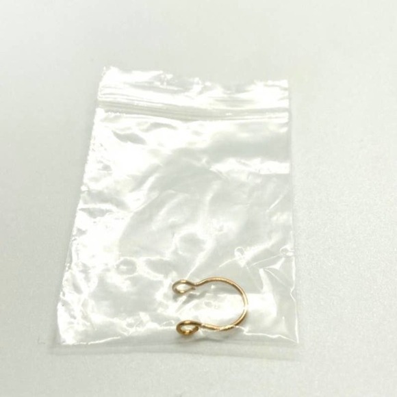 SINGLE Fake Septum Nose Ring Cuff - Yellow Gold - Picture 6 of 6